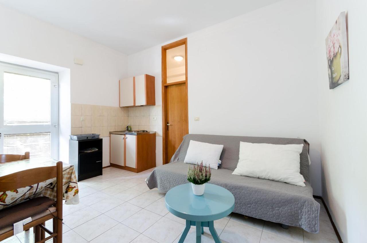 Apartments Massimo Ровин Екстериор снимка