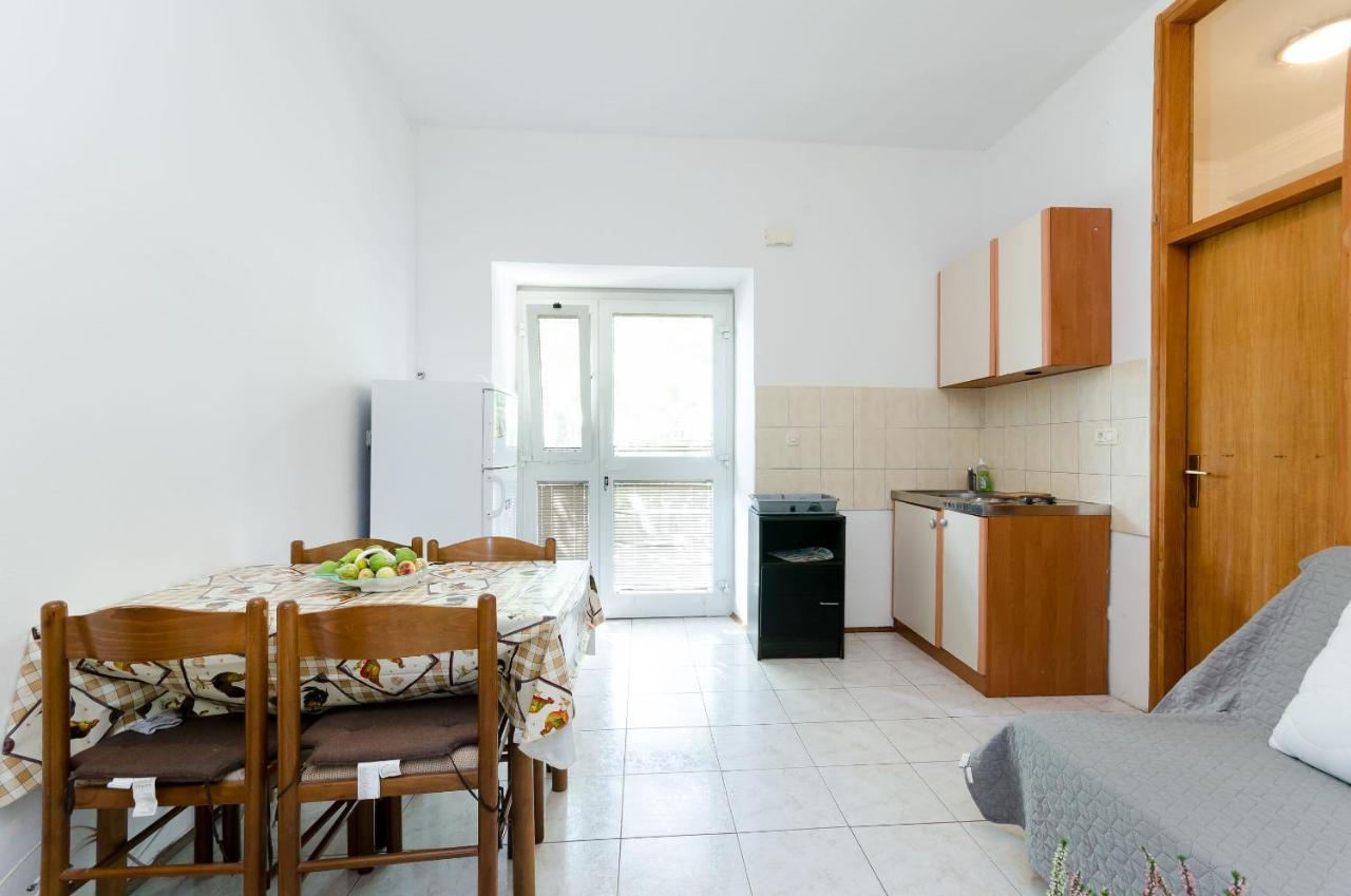 Apartments Massimo Ровин Екстериор снимка